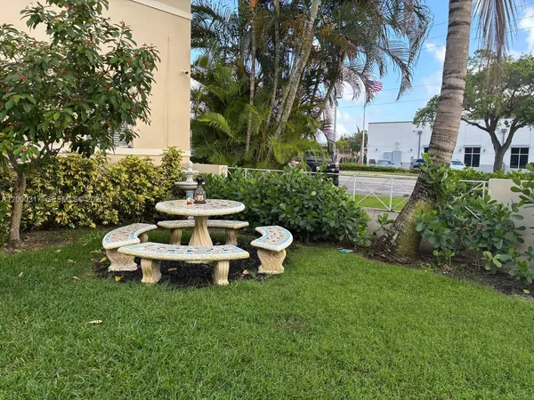 $350,000 | 689 Northeast 92nd Street, Unit 11G, Miami Shores, FL 33138