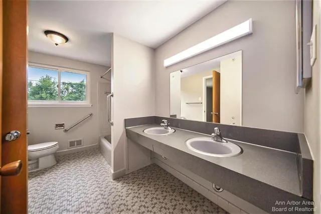 $2,800 | 2923 Burlington Court, Ann Arbor, MI 48105