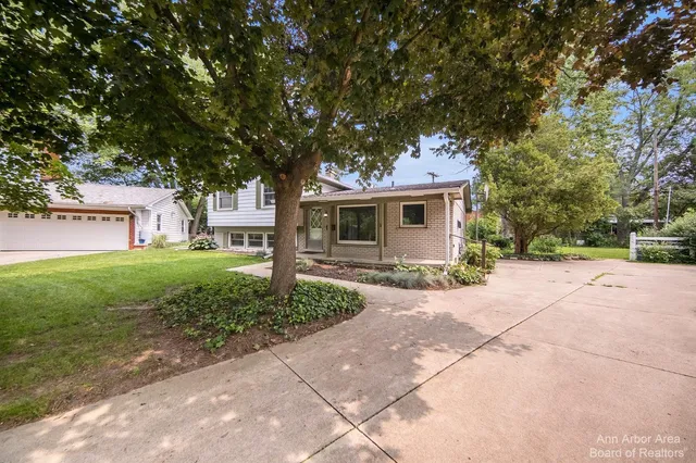 $2,800 | 2923 Burlington Court, Ann Arbor, MI 48105