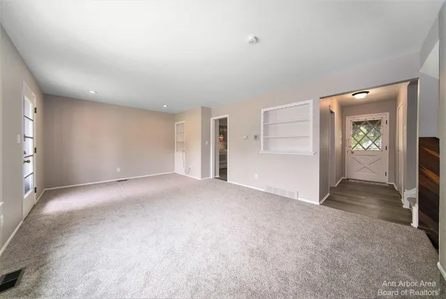 $2,800 | 2923 Burlington Court, Ann Arbor, MI 48105