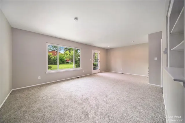 $2,800 | 2923 Burlington Court, Ann Arbor, MI 48105