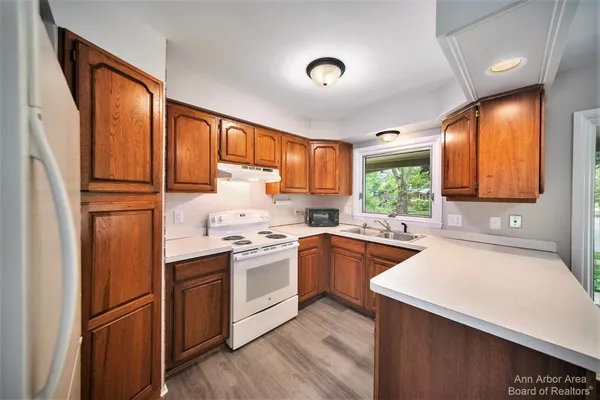 $2,800 | 2923 Burlington Court, Ann Arbor, MI 48105