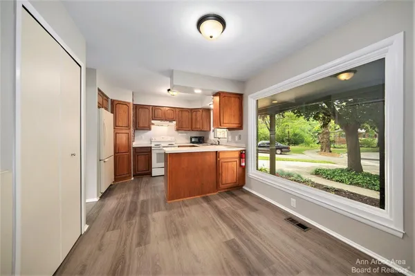 $2,800 | 2923 Burlington Court, Ann Arbor, MI 48105