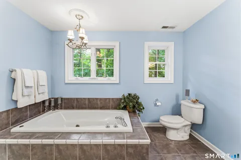 $775,000 | 29 Narragansett Trail, Newtown, CT 06482