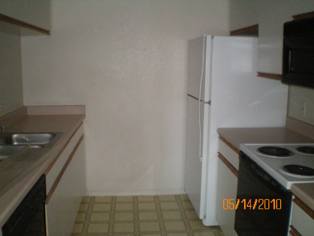 3434 East Baseline Road, Unit 320 Phoenix, AZ 85042 - Photo 7 of 9 Kitchen