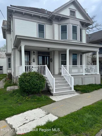 $3,200 | 817 Columbia Street, Unit 2, Hudson, NY 12534