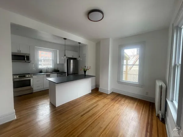 $3,200 | 817 Columbia Street, Unit 2, Hudson, NY 12534