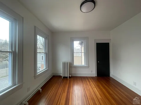 $3,200 | 817 Columbia Street, Unit 2, Hudson, NY 12534