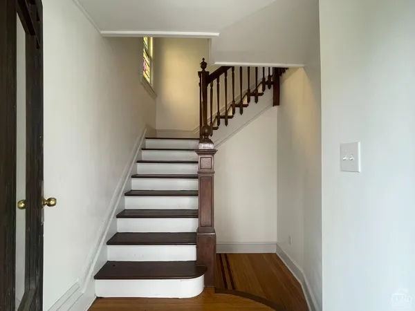 $3,200 | 817 Columbia Street, Unit 2, Hudson, NY 12534