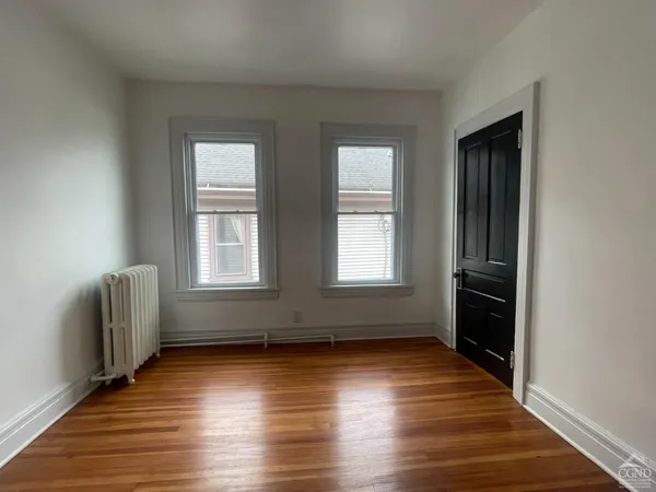 $3,200 | 817 Columbia Street, Unit 2, Hudson, NY 12534