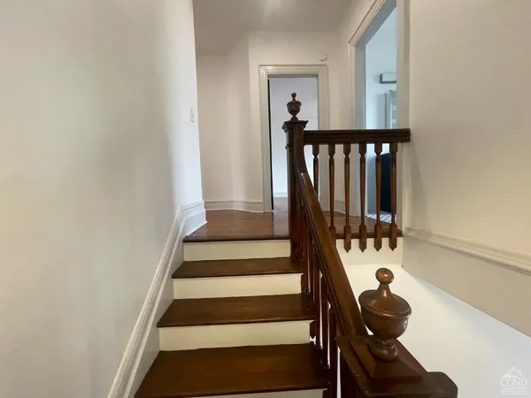 $3,200 | 817 Columbia Street, Unit 2, Hudson, NY 12534