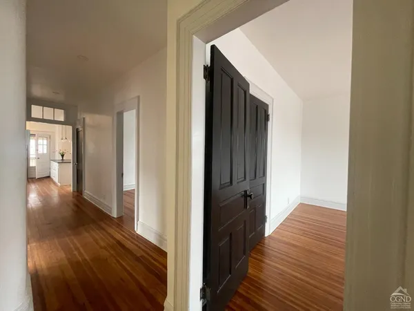 $3,200 | 817 Columbia Street, Unit 2, Hudson, NY 12534