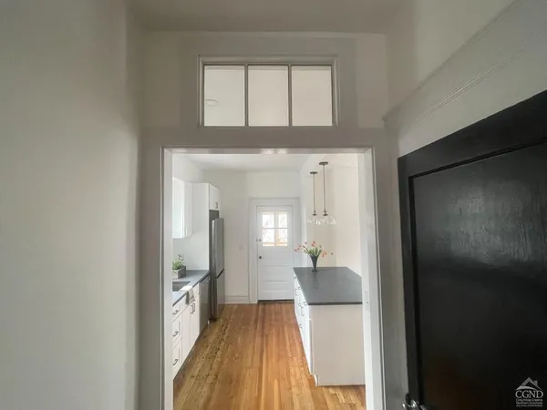 $3,200 | 817 Columbia Street, Unit 2, Hudson, NY 12534