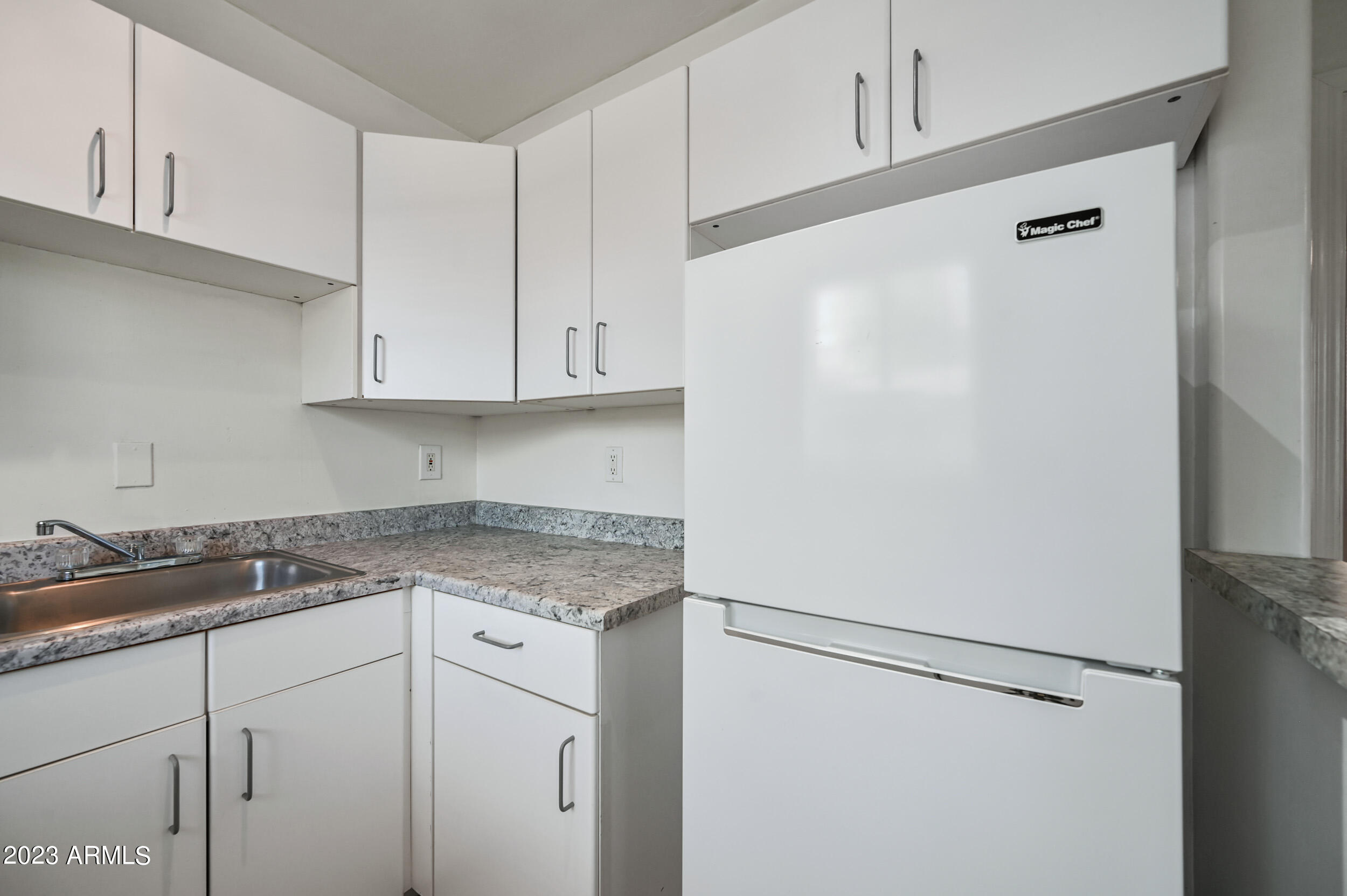 841 North 6th Avenue, Unit 9 Phoenix, AZ 85003 - Photo 5 of 11 ocupix-841N6THA9-5