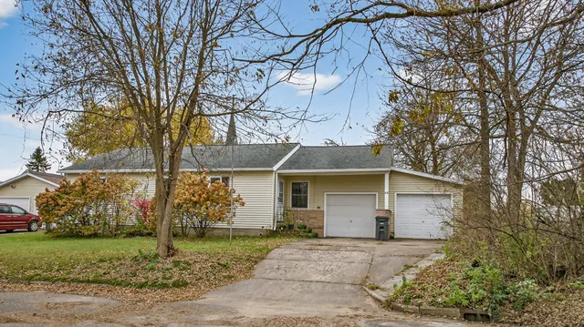 $179,900 | 517 West Broadway Street, Blair, WI 54616