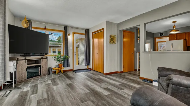 $179,900 | 517 West Broadway Street, Blair, WI 54616