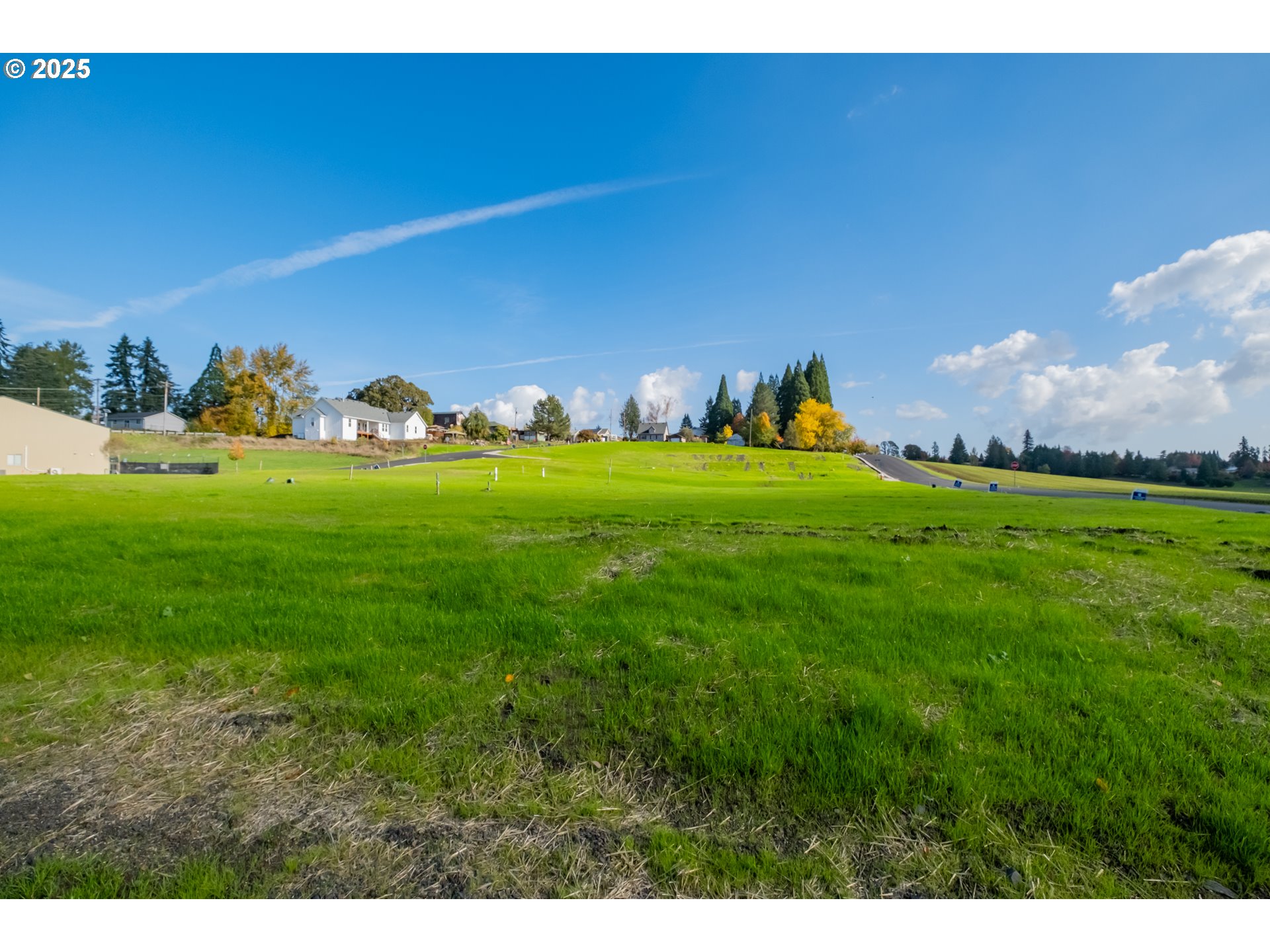 5 Block 7 Carlton, OR 97111 - Photo 15 of 43 a yard with lots of green space