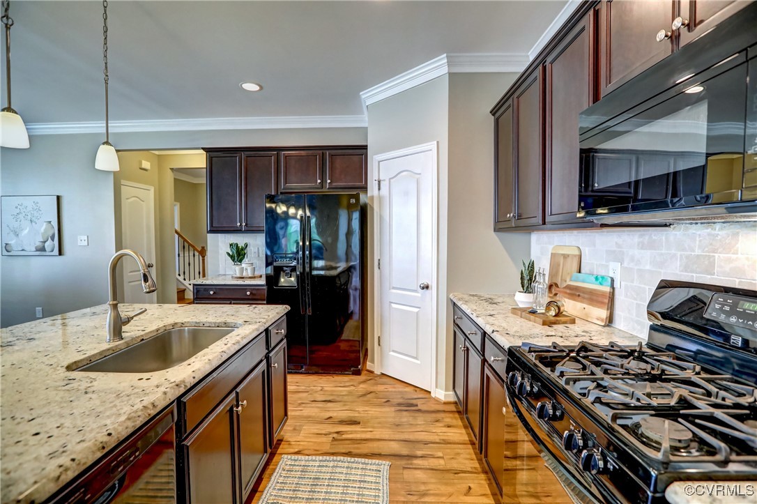 13549 Providence Run Road Ashland, VA 23005 - Photo 11 of 50 Both efficient and spacious! And note the gas coo