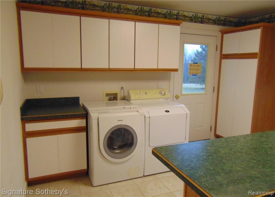 1529 East Brocker Road Metamora, MI 48455 - Photo 20 of 35 17 Mud Room 3.JPG
