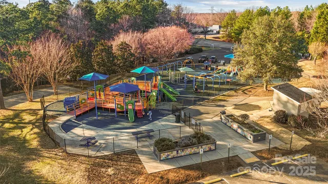 a view of a water fountain in the city