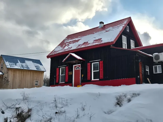 $89,900 | 224 Sewall Street, Island Falls, ME 04747