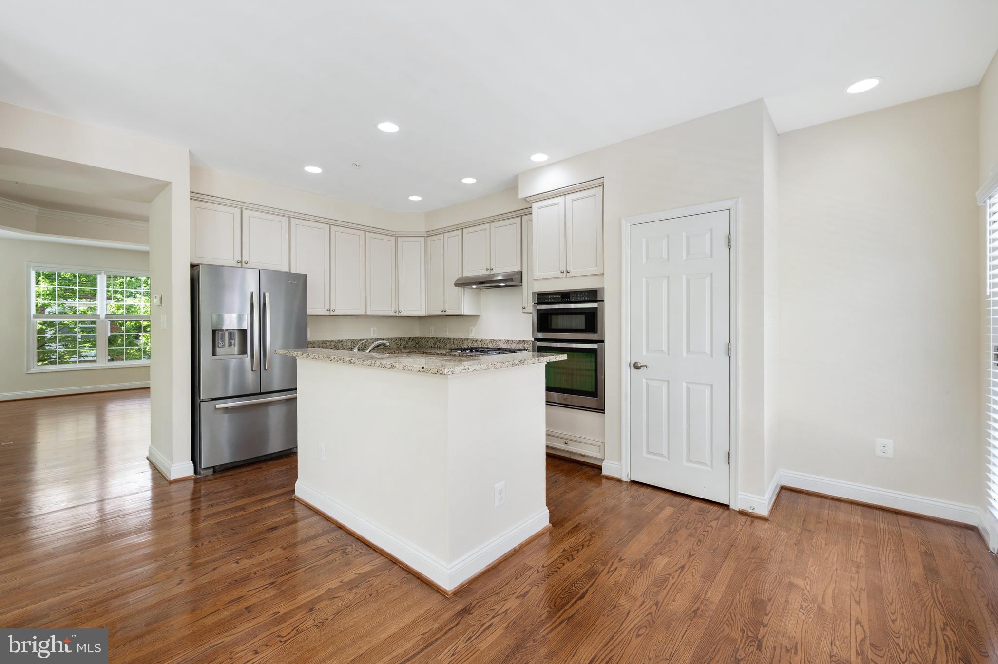 8341 Broderick Circle Gaithersburg, MD 20877 - Photo 11 of 33 Kitchen