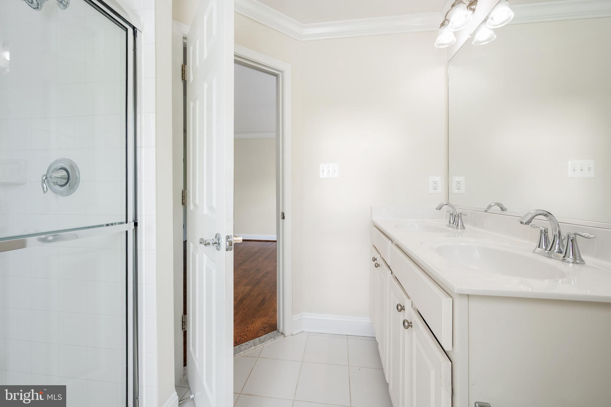 8341 Broderick Circle Gaithersburg, MD 20877 - Photo 21 of 33 Owners Bath