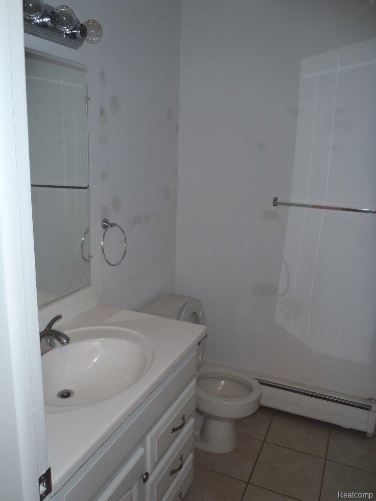 821 West Maple Road Clawson, MI 48017 - Photo 9 of 11 RON_10-8-11 258