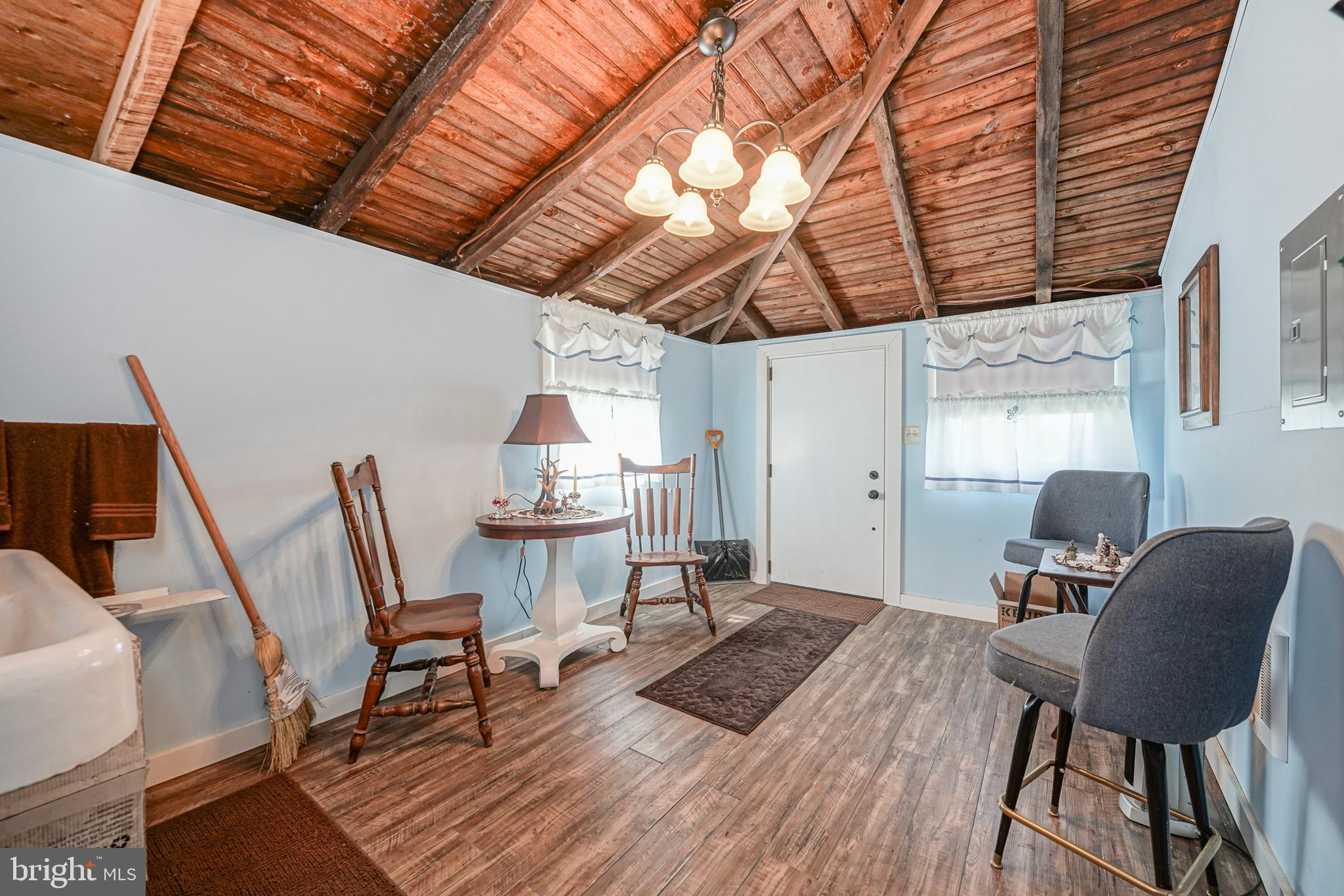 530 Penns Grove Auburn Road Penns Grove, NJ 08069 - Photo 20 of 36 a workspace with furniture window and wooden floor
