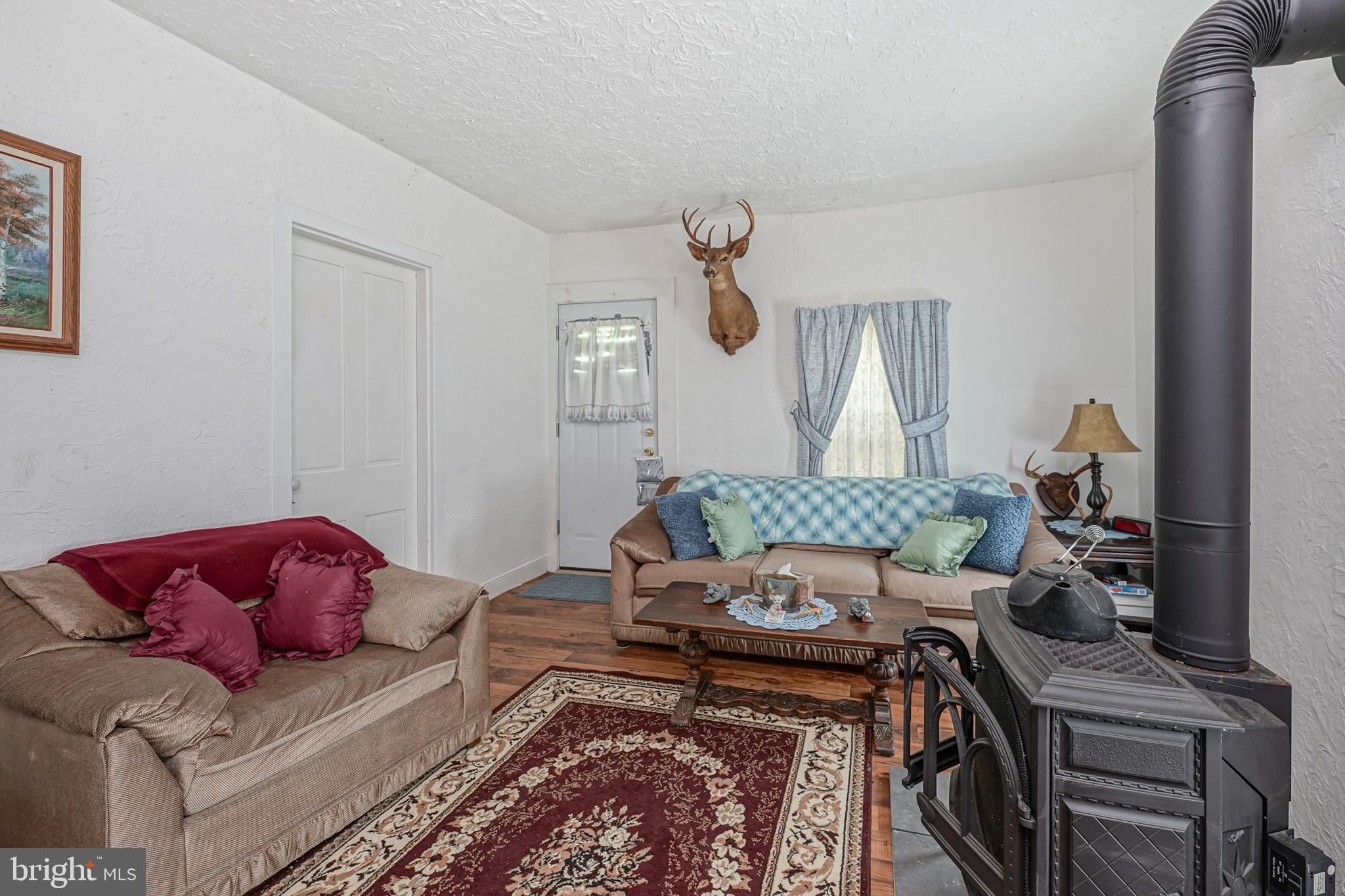 530 Penns Grove Auburn Road Penns Grove, NJ 08069 - Photo 29 of 36 a living room with furniture and wooden floor