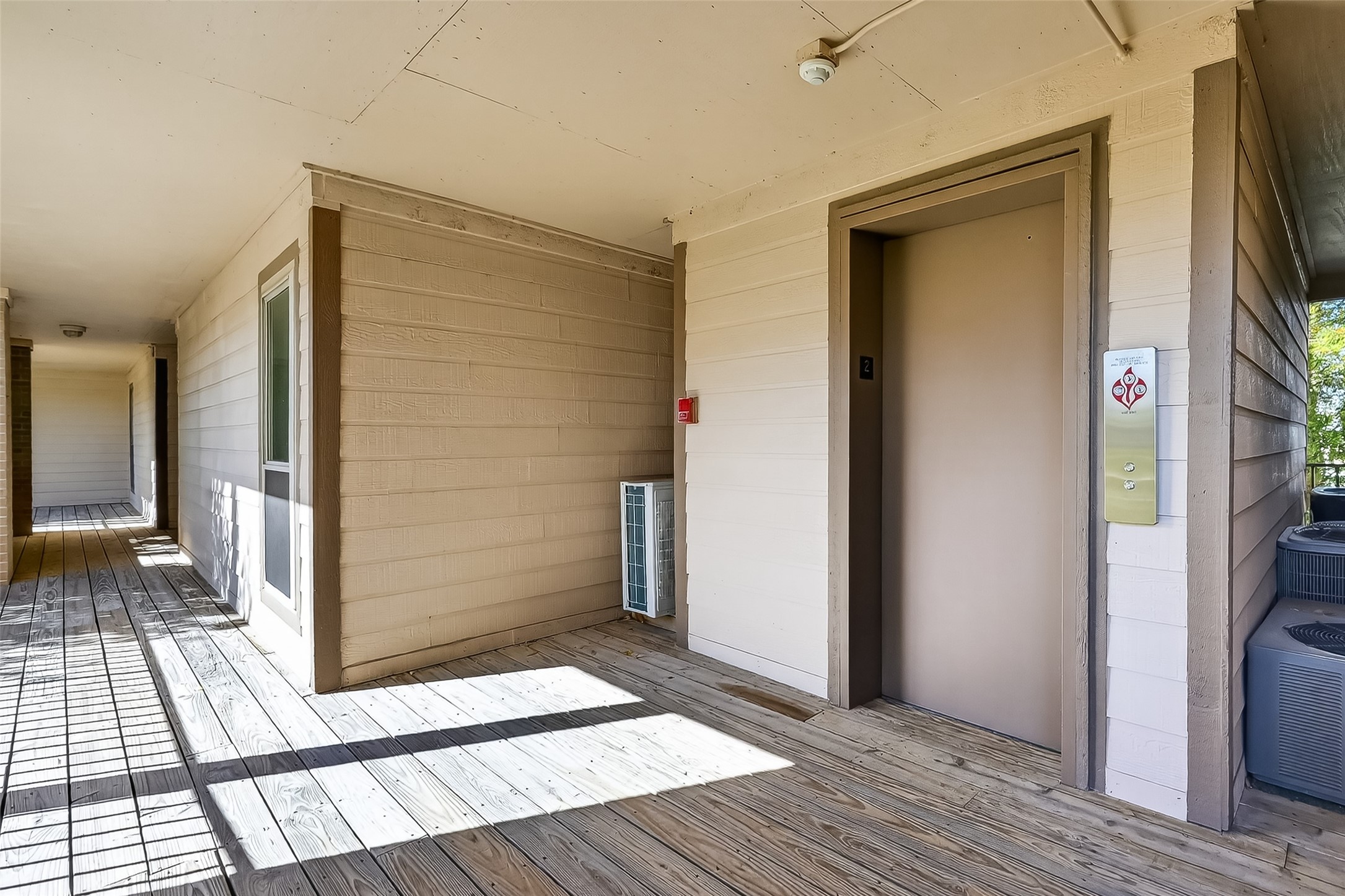 209 Lakeview Terrace, Unit D Conroe, TX 77356 - Photo 16 of 33 Elevator