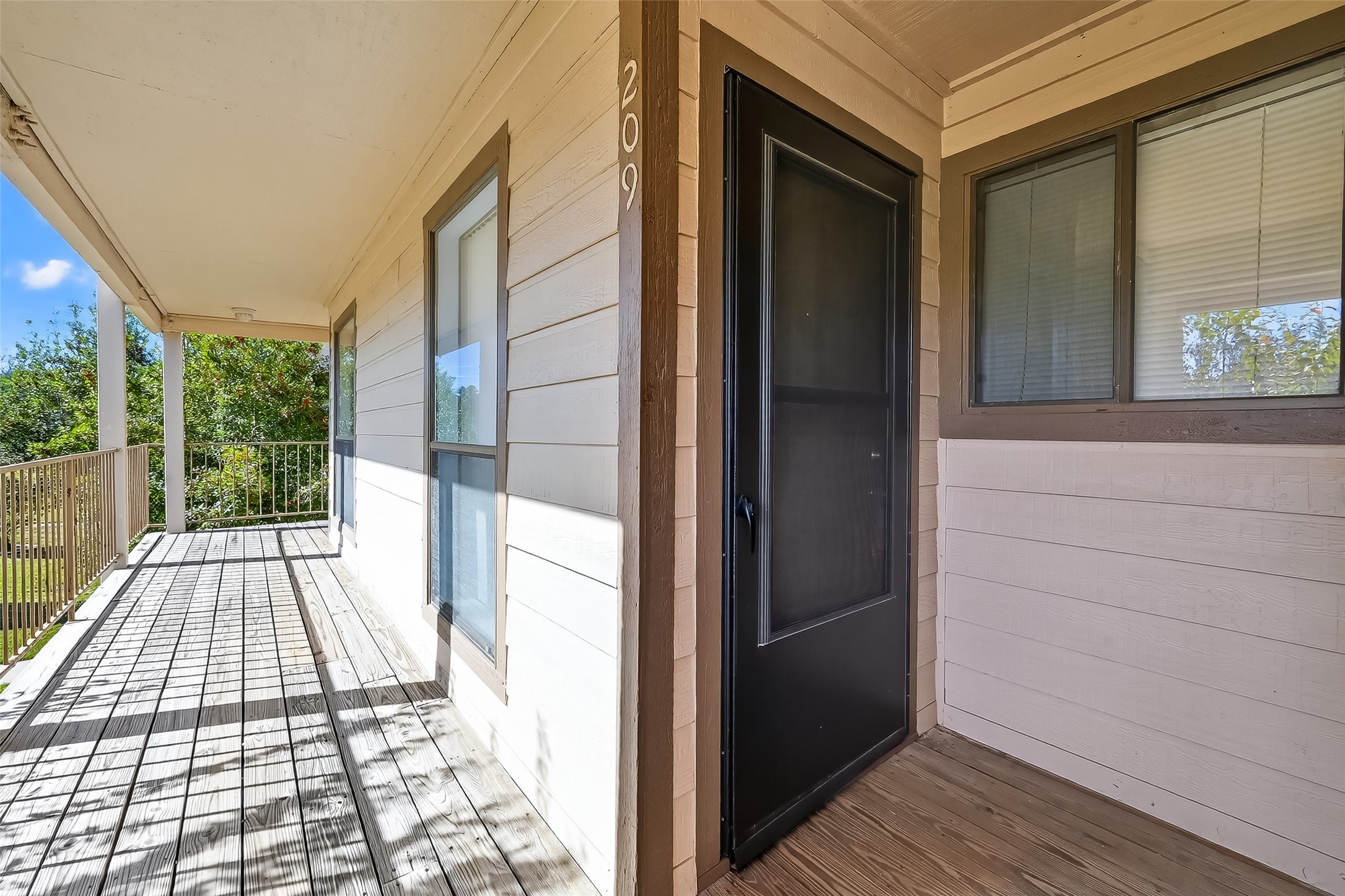 209 Lakeview Terrace, Unit D Conroe, TX 77356 - Photo 5 of 33