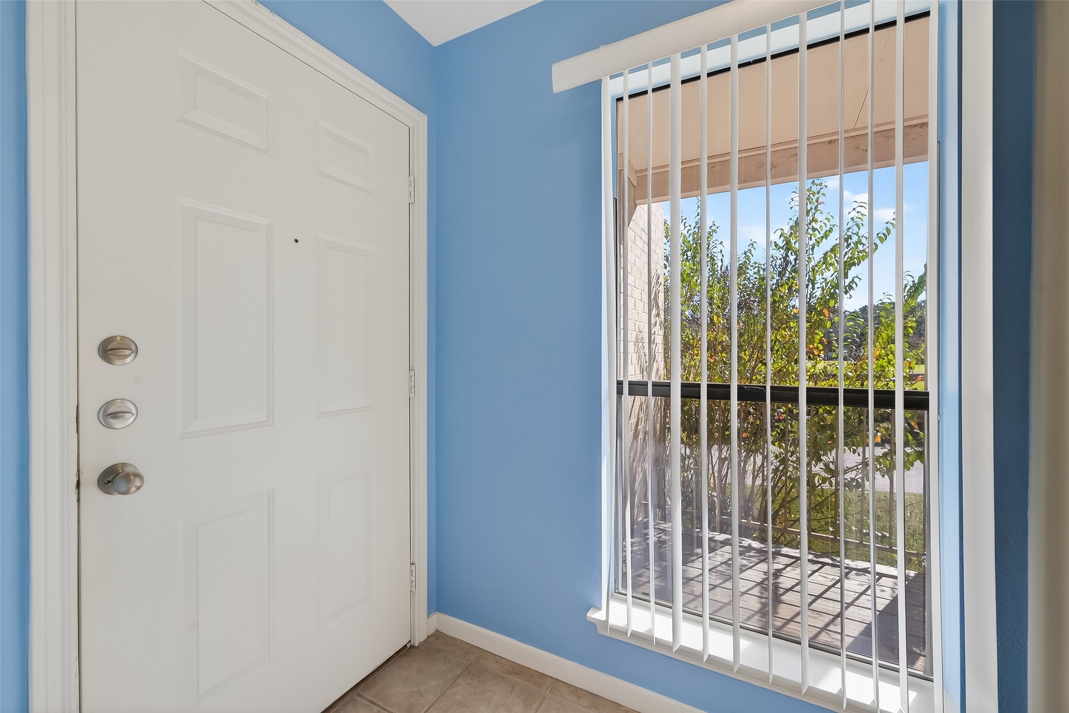 209 Lakeview Terrace, Unit D Conroe, TX 77356 - Photo 6 of 33 Entry