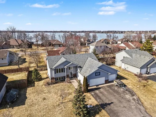 $400,000 | 29602 Shoreview Circle, Lindstrom, MN 55045