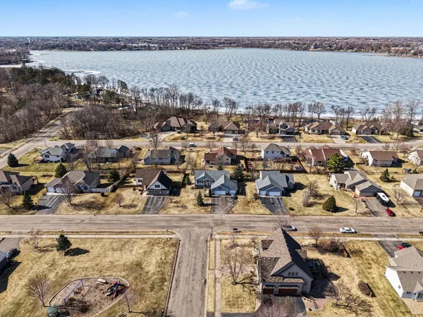 $375,000 | 29602 Shoreview Circle, Lindstrom, MN 55045