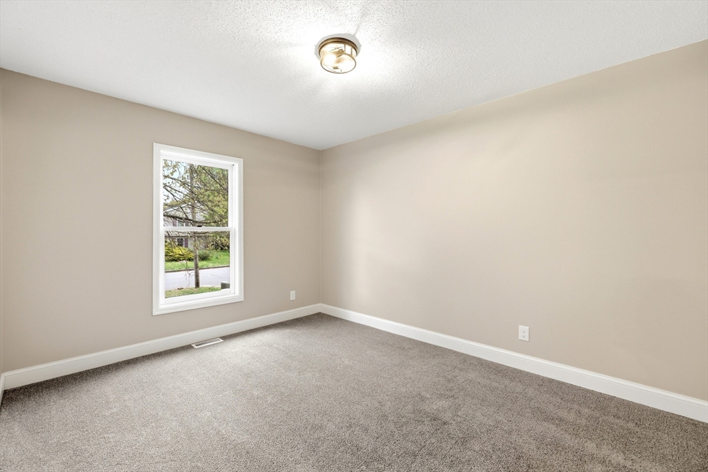 42 Amos Drive Springfield, MA 01118 - Photo 11 of 37