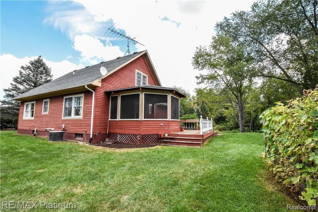937 Gulley Road Howell, MI 48843 - Photo 7 of 38 DSC_6932.jpg