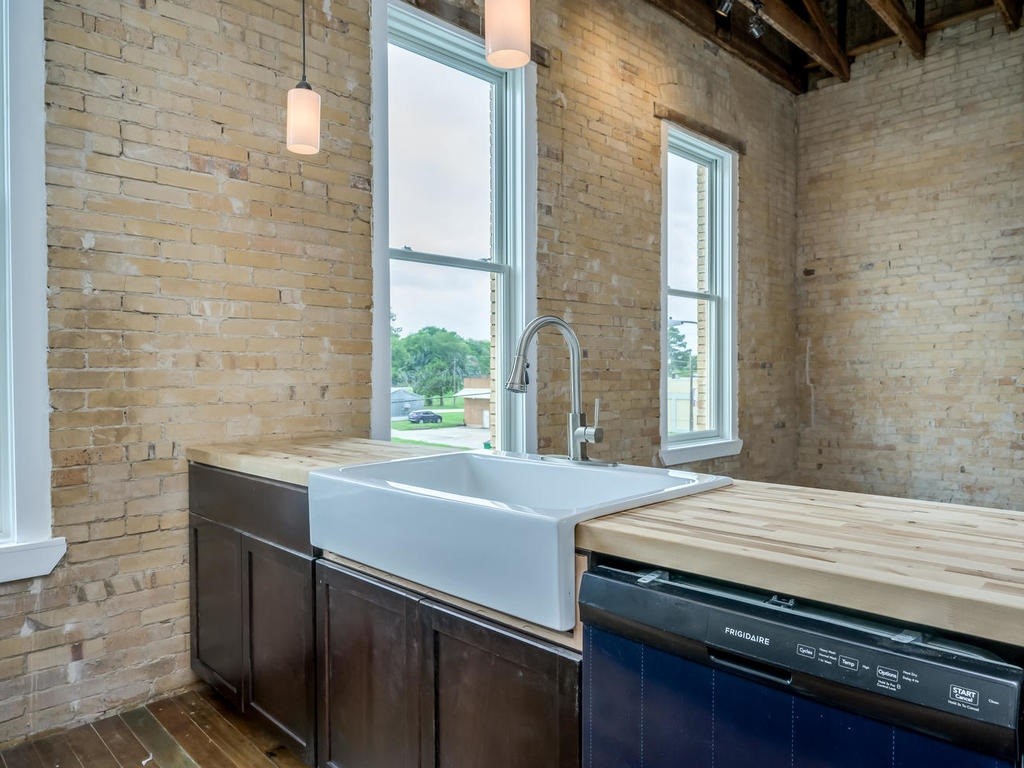 110 South Main Street, Unit 201 Elgin, TX 78621 - Photo 7 of 19 a bathroom with a sink and a bathtub