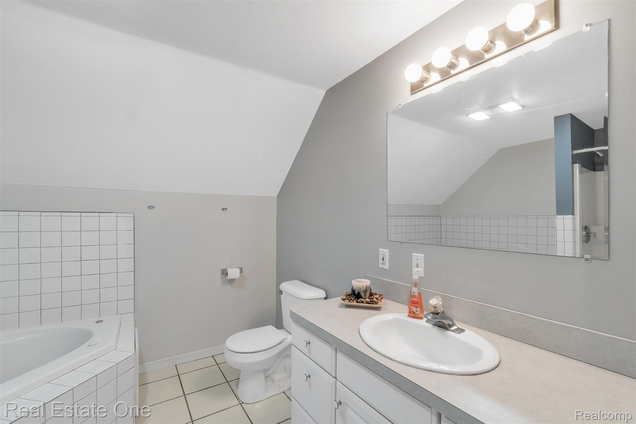 2022 Bone Road Holly, MI 48442 - Photo 27 of 44 33-2022 Bone Rd-WindowStill-Real-Es.jpg