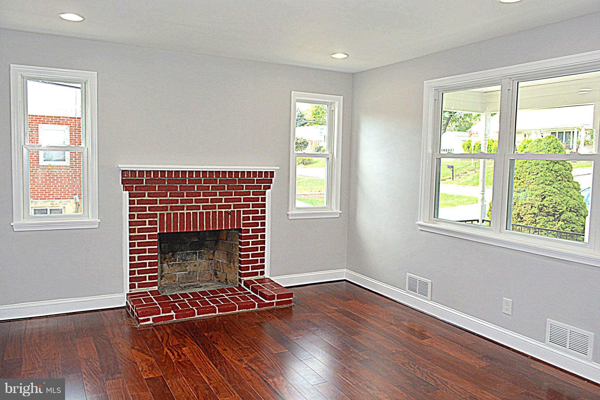 3633 Eitemiller Road Baltimore, MD 21244 - Photo 2 of 19 Living Room