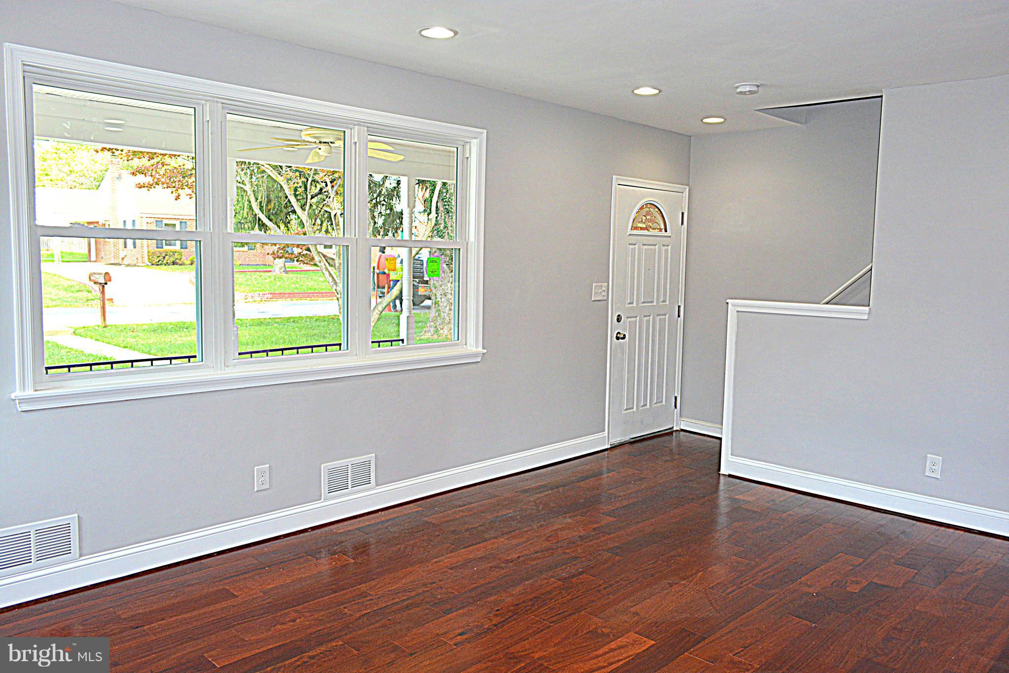 3633 Eitemiller Road Baltimore, MD 21244 - Photo 3 of 19 Living Room