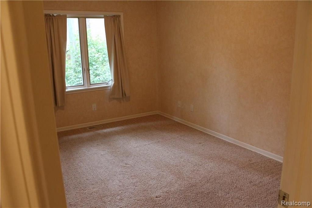 2724 Hickory Lawn Road Rochester Hills, MI 48307 - Photo 10 of 30