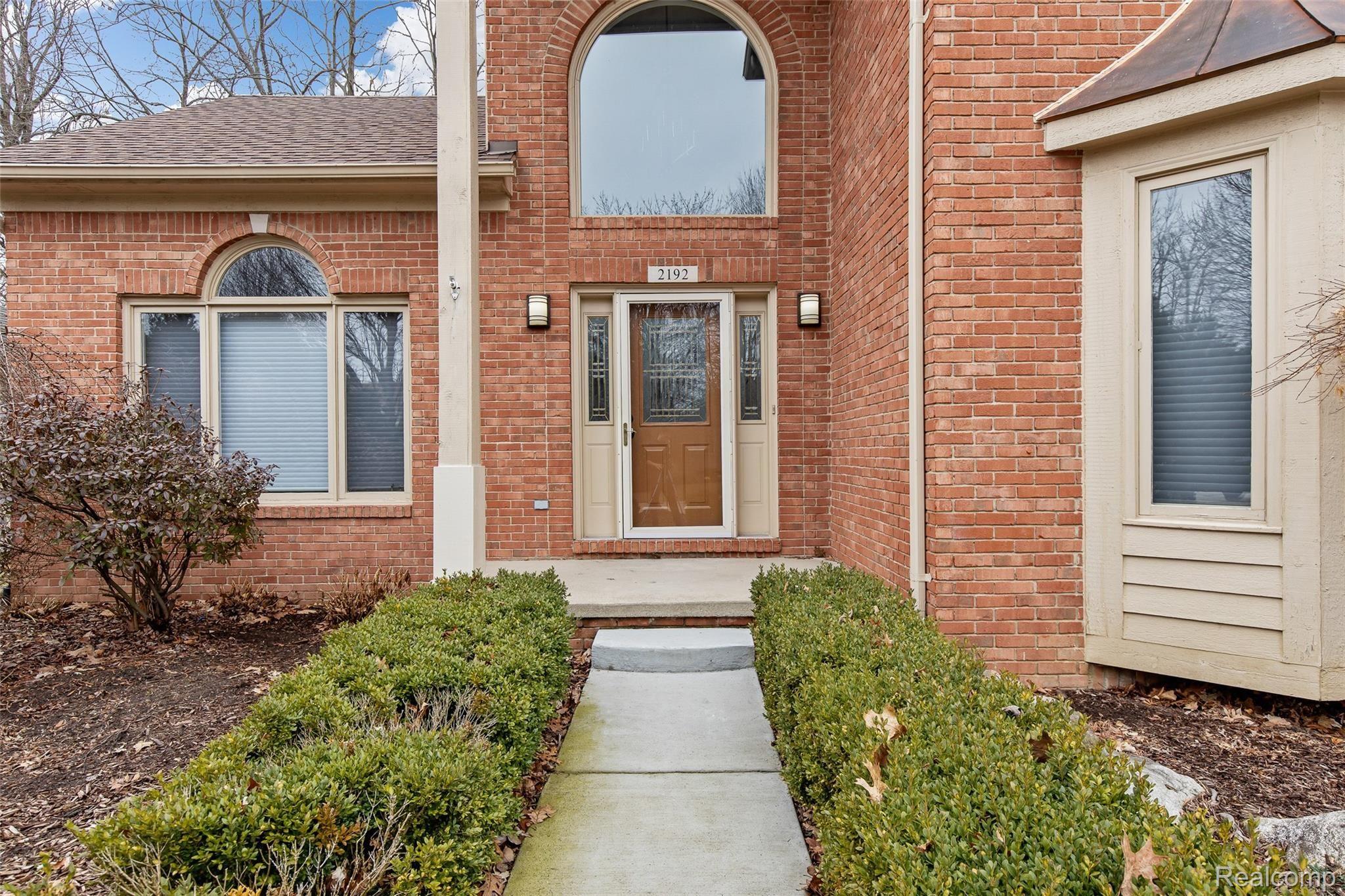2192 Avon Lake Lane Rochester, MI 48307 - Photo 3 of 51 2192 Avon Lake Ln-5.jpg