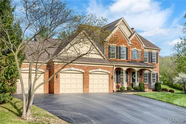 $749,000 | 882 Cabernet Lane, St. Albans, MO 63073