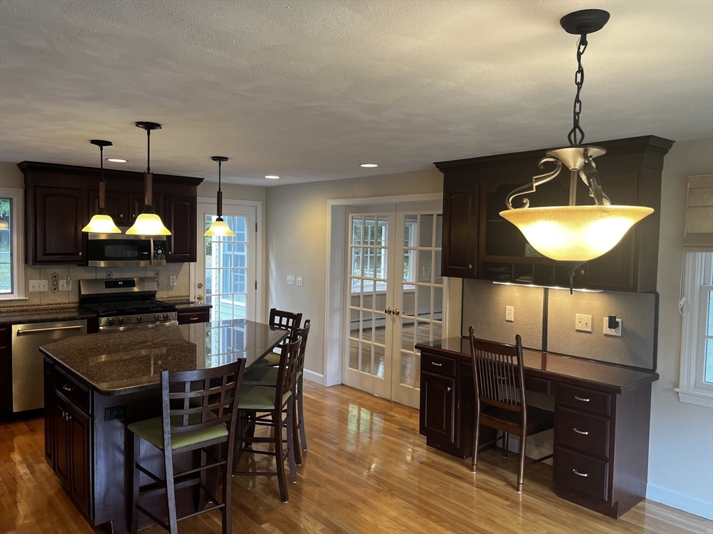 24 Pontiac Road Walpole, MA 02081 - Photo 7 of 25
