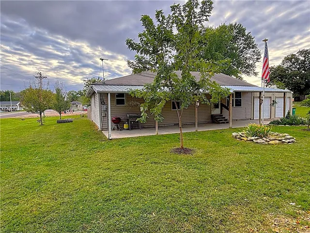 $189,900 | 209 D Street, Creighton, MO 64739