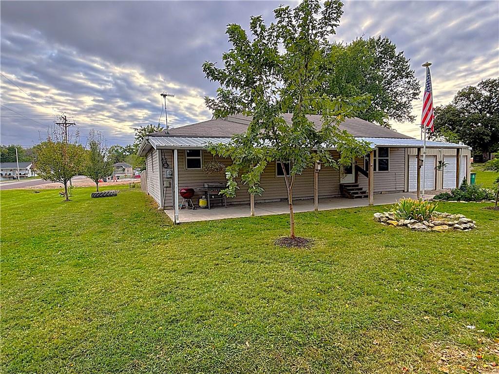209 D Street Creighton, MO 64739 - Photo 2 of 21