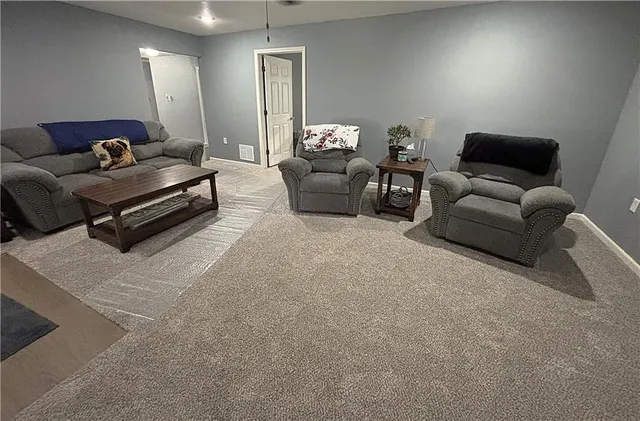 $189,900 | 209 D Street, Creighton, MO 64739