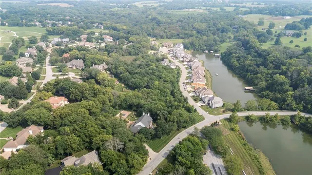 $2,490,000 | 16931 South Highland Ridge Drive, Loch Lloyd, MO 64012