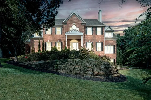 $2,490,000 | 16931 South Highland Ridge Drive, Loch Lloyd, MO 64012